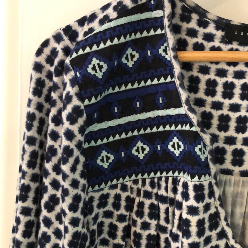 Blue design top - Picture 2 of 2